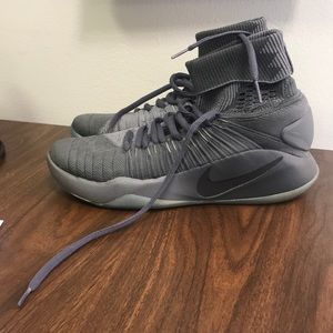 Nike fly knit basketball shoe. Mens